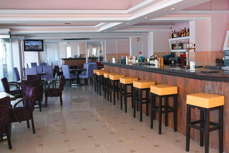 Sunrise Hotel Karpathos Exteriör bild